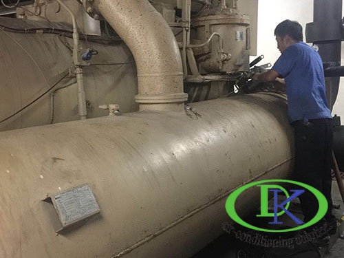 麥克維爾離心機(jī)油壓調(diào)節(jié)