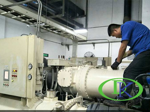 大金單螺桿間隙調(diào)校