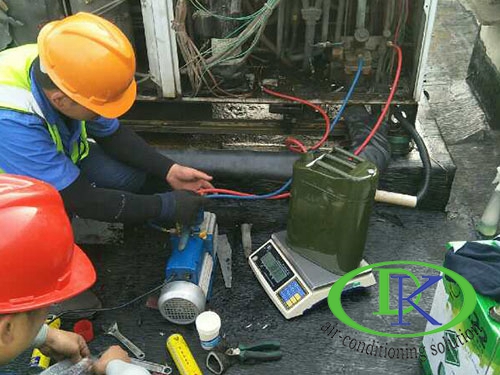 日立多聯(lián)機(jī)定量加注潤滑油